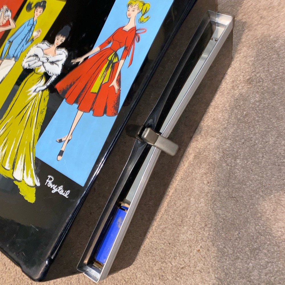 Vintage #4 Ponytail Barbie Brunette Blue Eyes 850 Vinyl Carry Case Swimsuit Lot - Picture 2 of 14
